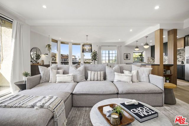 14115 Moorpark Street 311, Sherman Oaks, CA 91423