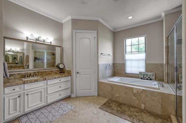 220 Palais Verde Road, Montgomery, TX 77356