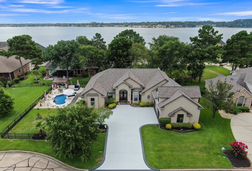 220 Palais Verde Road, Montgomery, TX 77356