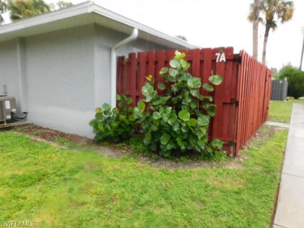 1165 Palm AVE 7A, NORTH FORT MYERS, FL 33903 — exterior