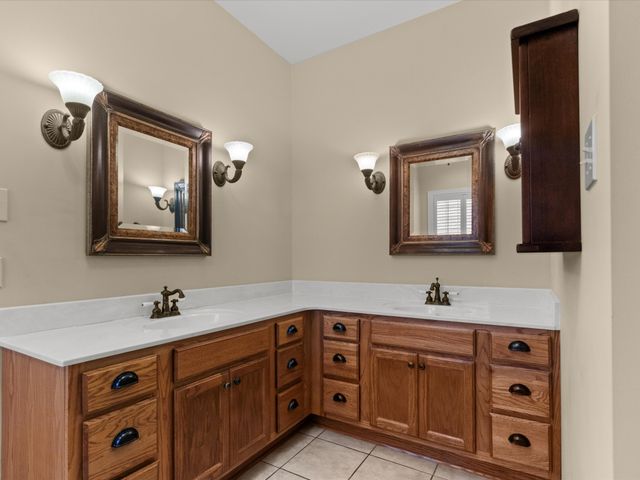 715 S Clinton St, Athens, AL 35611