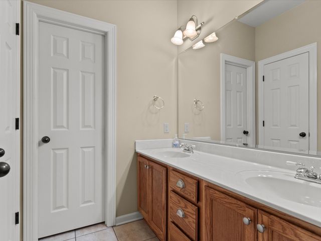 715 S Clinton St, Athens, AL 35611