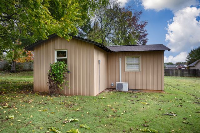 715 S Clinton St, Athens, AL 35611