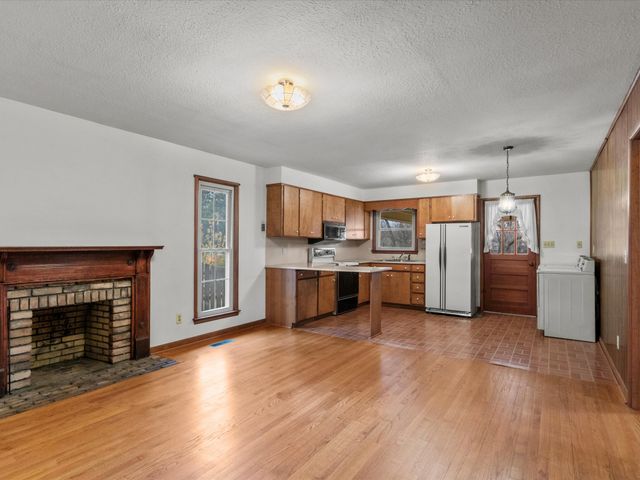 715 S Clinton St, Athens, AL 35611