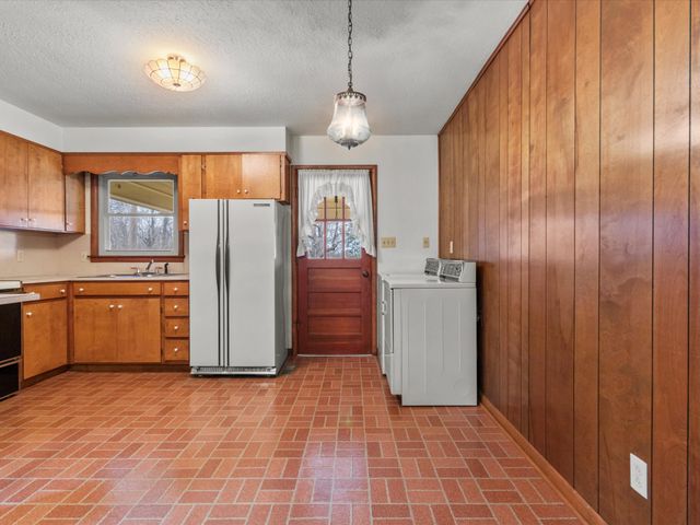 715 S Clinton St, Athens, AL 35611