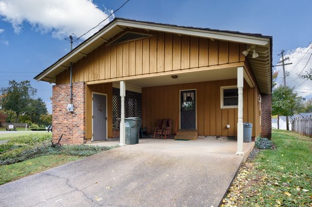 715 S Clinton St, Athens, AL 35611