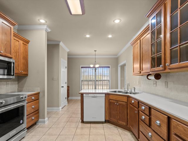 715 S Clinton St, Athens, AL 35611