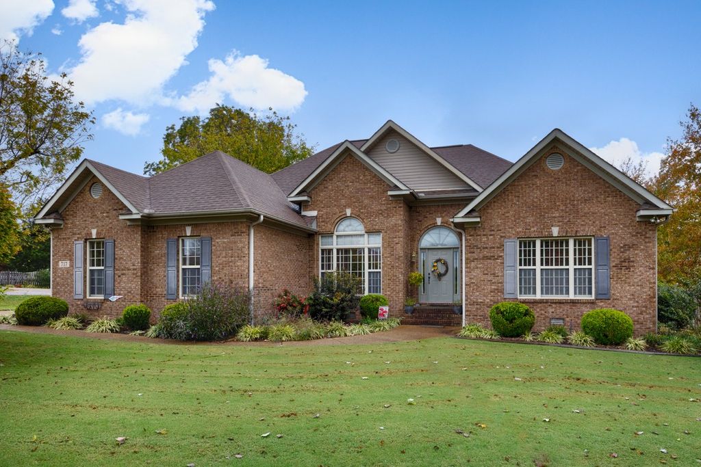 715 S Clinton St, Athens, AL 35611