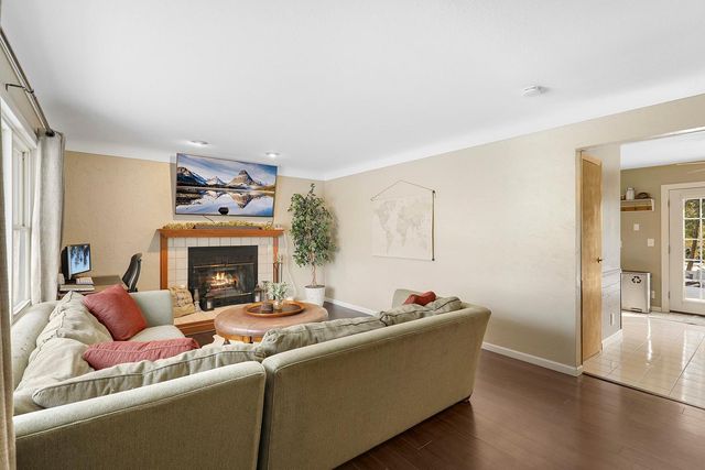 106 19th Avenue N, South Saint Paul, MN 55075