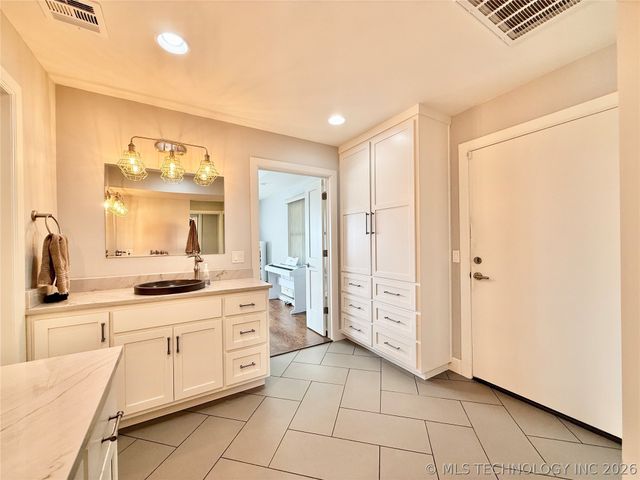 8605 S College Avenue, Tulsa, OK 74137