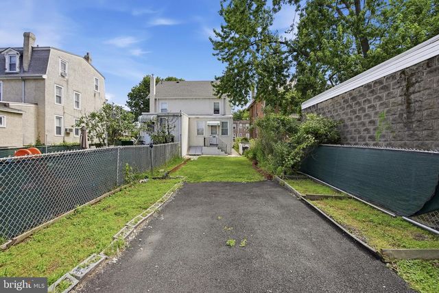 241 FAIRVIEW RD, Crum Lynne, PA 19022