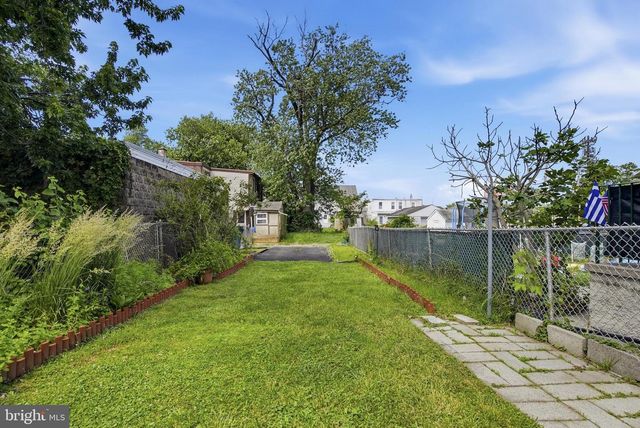 241 FAIRVIEW RD, Crum Lynne, PA 19022
