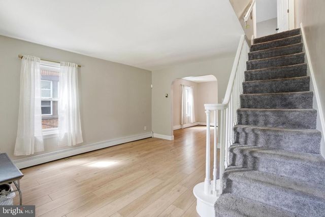241 FAIRVIEW RD, Crum Lynne, PA 19022