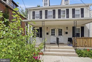 241 FAIRVIEW RD, Crum Lynne, PA 19022