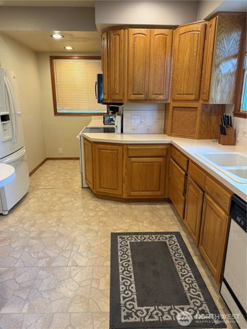 1108 Duryea, Raymond, WA 98577