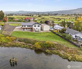 277 W Sunny Sands Road, Cathlamet, WA 98612