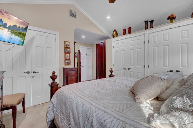 646 Kildare Crescent, Seaford, NY 11783