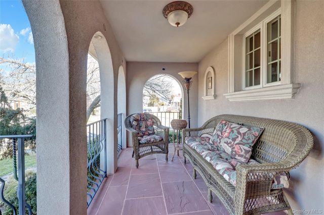 646 Kildare Crescent, Seaford, NY 11783