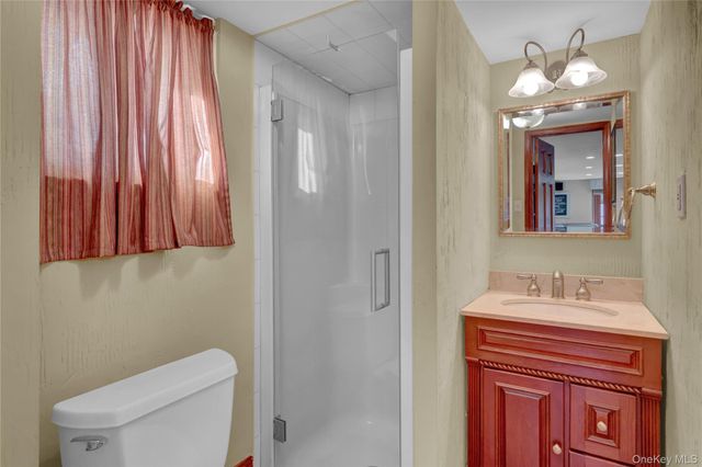 646 Kildare Crescent, Seaford, NY 11783