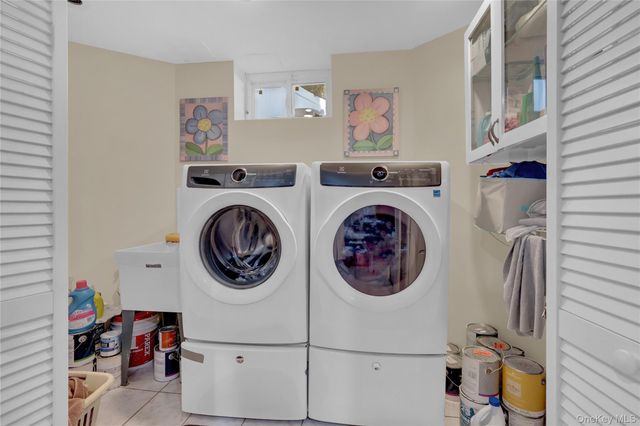 646 Kildare Crescent, Seaford, NY 11783