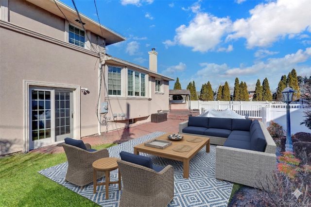 646 Kildare Crescent, Seaford, NY 11783