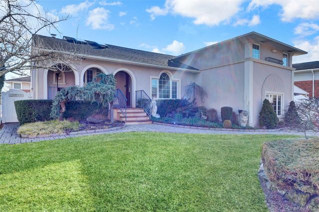 646 Kildare Crescent, Seaford, NY 11783