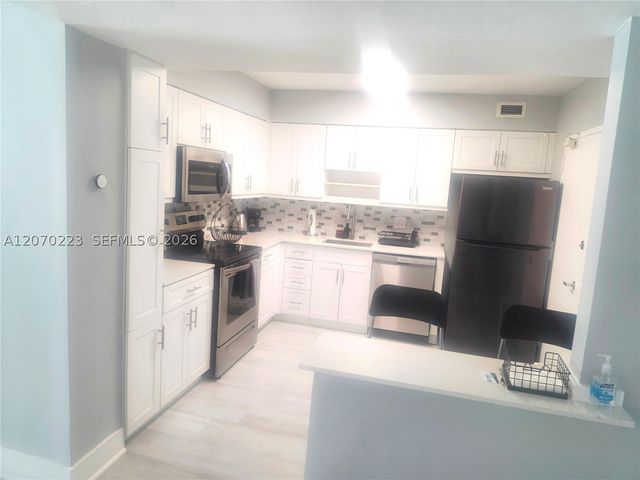 5151 Collins Ave 427, Miami Beach, FL 33140