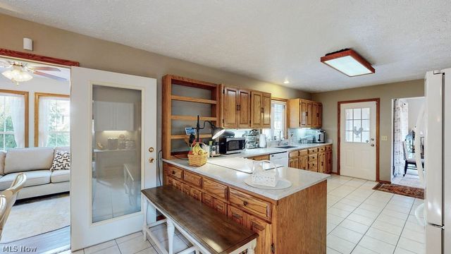 1067 Mohawk Trail SW, Hartville, OH 44632