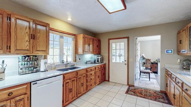 1067 Mohawk Trail SW, Hartville, OH 44632