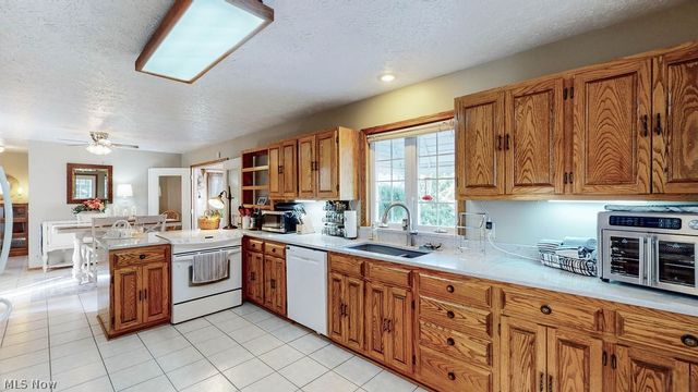 1067 Mohawk Trail SW, Hartville, OH 44632