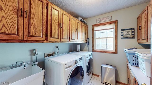 1067 Mohawk Trail SW, Hartville, OH 44632