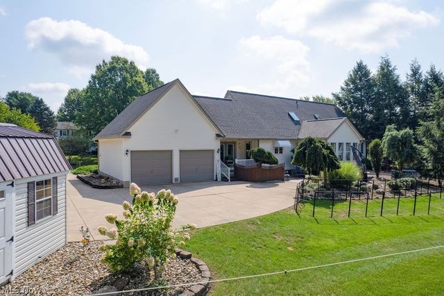 1067 Mohawk Trail SW, Hartville, OH 44632