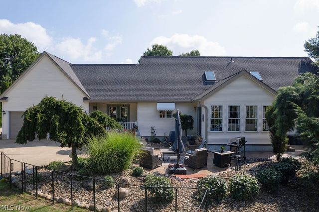 1067 Mohawk Trail SW, Hartville, OH 44632