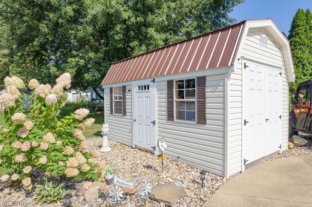 1067 Mohawk Trail SW, Hartville, OH 44632