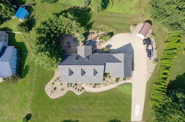 1067 Mohawk Trail SW, Hartville, OH 44632