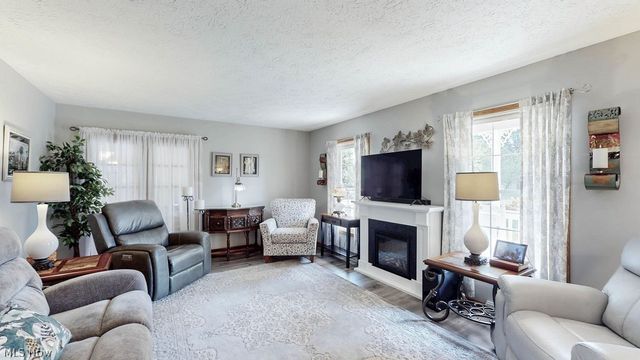 1067 Mohawk Trail SW, Hartville, OH 44632