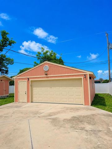 733 LAUREL AVENUE, Venice, FL 34285