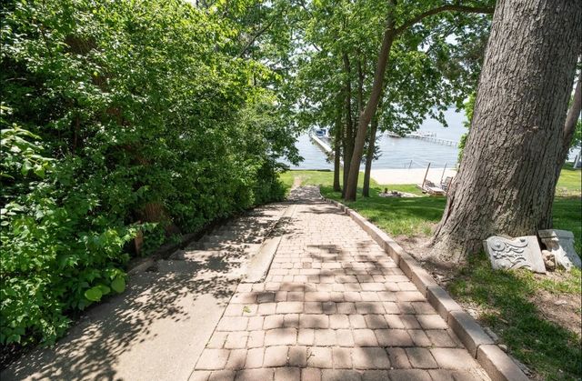 25429 W Cedar Crest Lane, Lake Villa, IL 60046