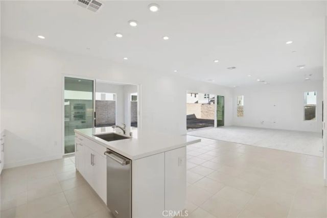 151 Paddlewheel, Lake Forest, CA 92630