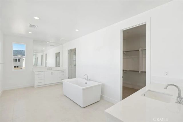 151 Paddlewheel, Lake Forest, CA 92630