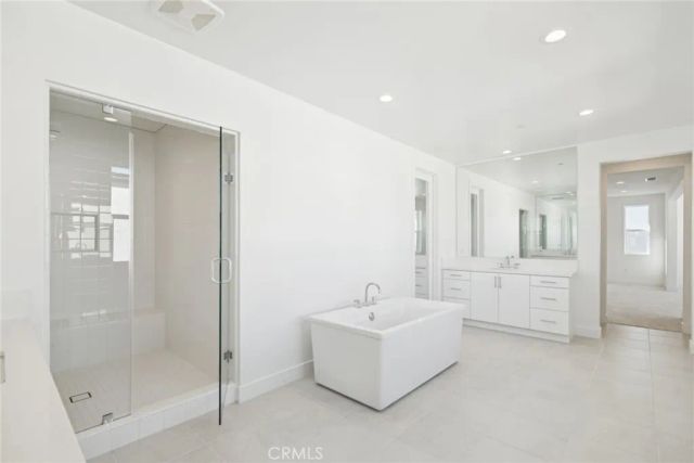 151 Paddlewheel, Lake Forest, CA 92630