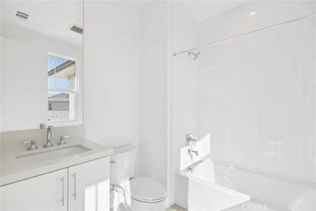 151 Paddlewheel, Lake Forest, CA 92630