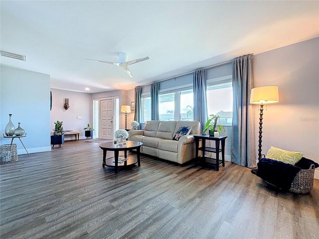 13879 KIMBERLY DRIVE, Largo, FL 33774