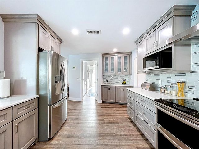 13879 KIMBERLY DRIVE, Largo, FL 33774