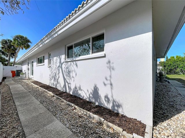 13879 KIMBERLY DRIVE, Largo, FL 33774