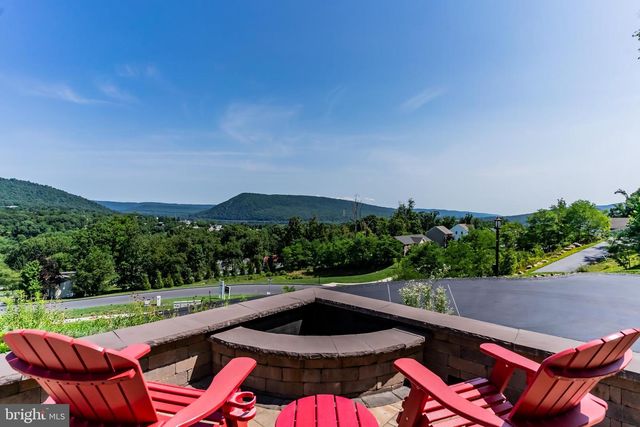 100 STONE ARCH DR, Marysville, PA 17053