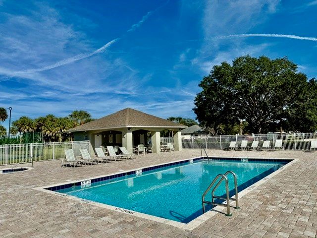 5475 E 1st Square SW, Vero Beach, FL 32968