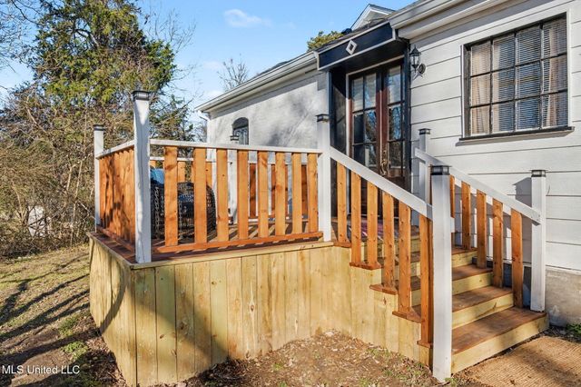 435 E College Avenue, Holly Springs, MS 38635