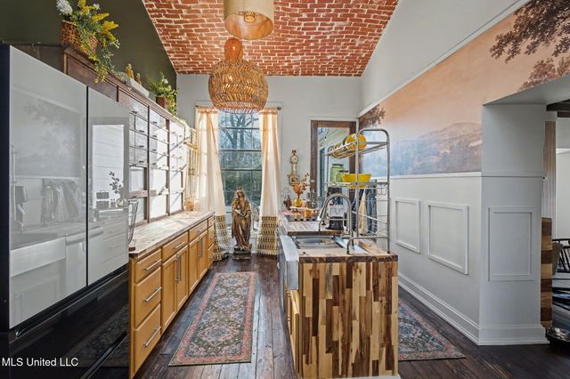 435 E College Avenue, Holly Springs, MS 38635