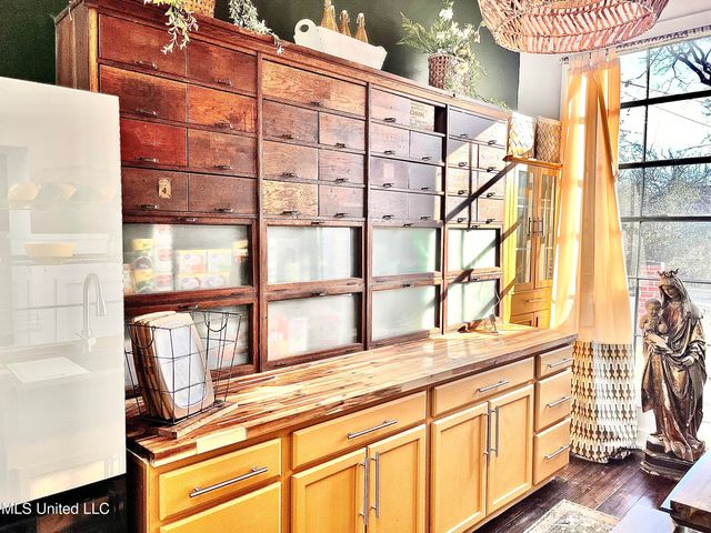 435 E College Avenue, Holly Springs, MS 38635